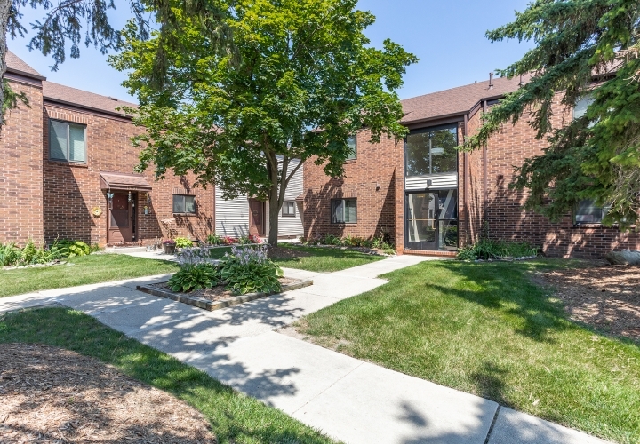 Apartments & Townhomes for Rent in Brownstown Township MI South Glen