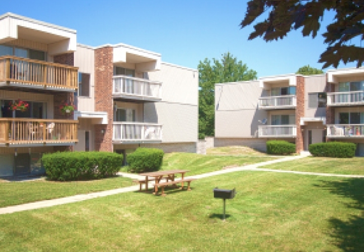 Apartments for Rent in Midland, MI Robin Oaks Apartments